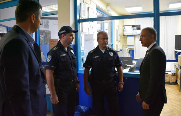 Стефановић разговарао са полицајцима из Мерошине, Дољевца и Гаџиног Хана